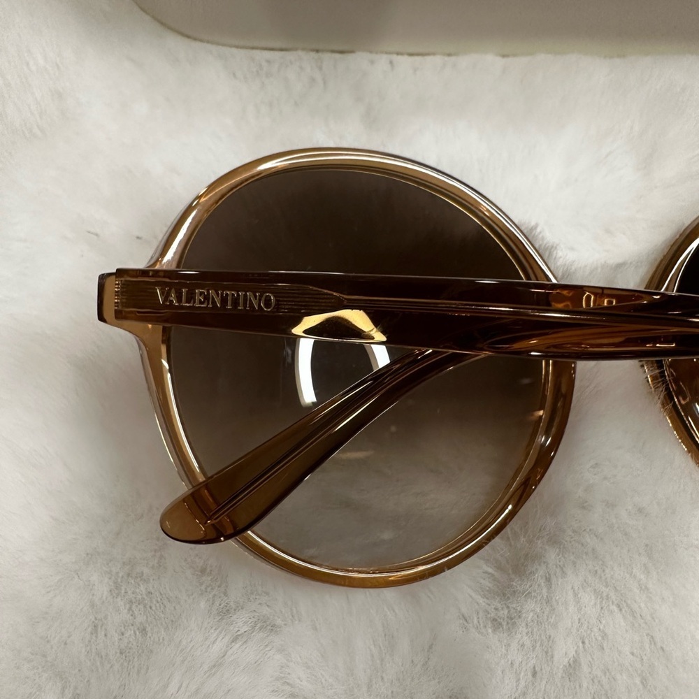 Valentino Elegant light Brown Sunglasses - Picture 4 of 4